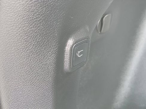 Used 2020 Jeep Cherokee Limited AWD/4WD image 29
