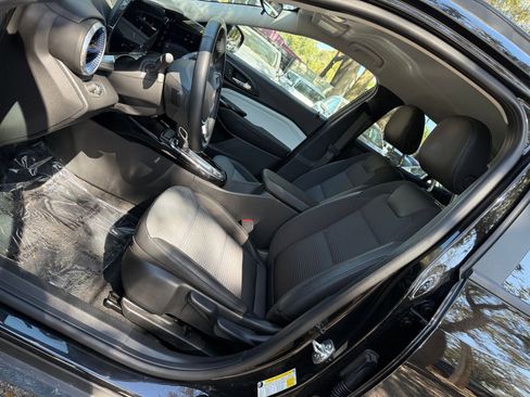 Used 2025 Chevrolet Trax LT w/ LT Convenience Package image 23