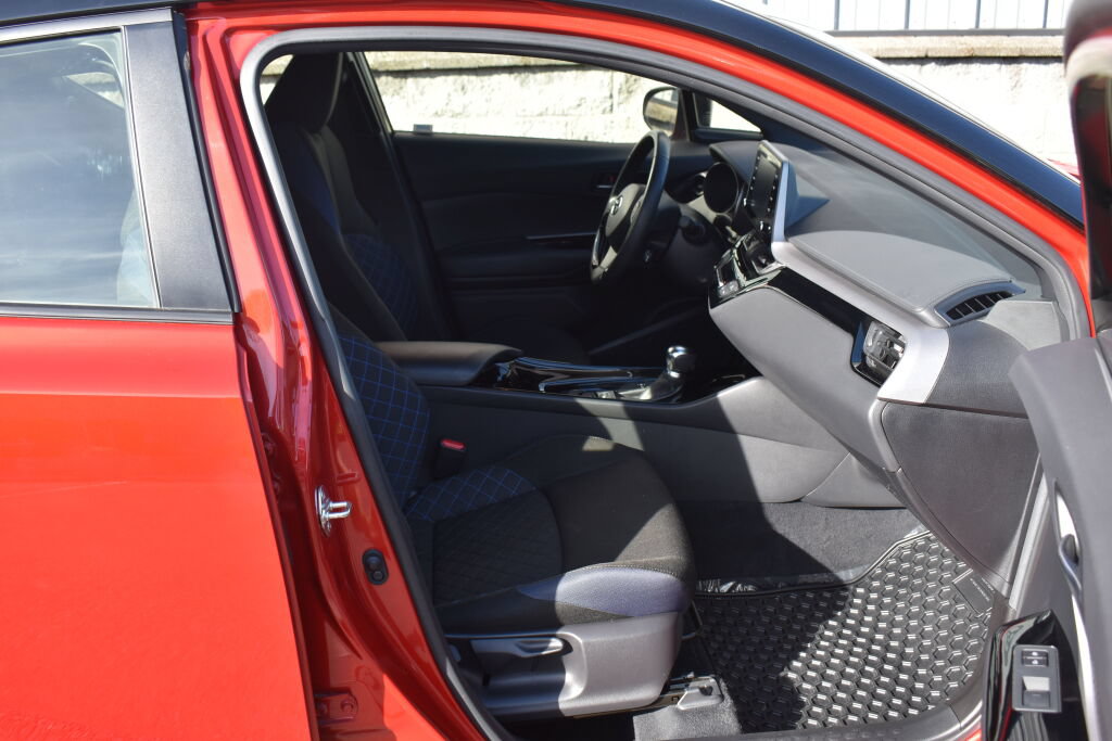 Used 2021 Toyota C-HR Limited FWD image 25