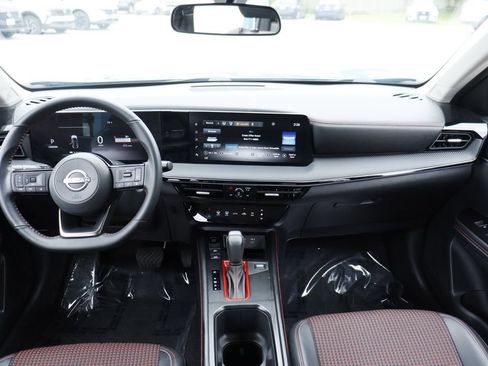 Used 2025 Nissan Kicks SR FWD image 23