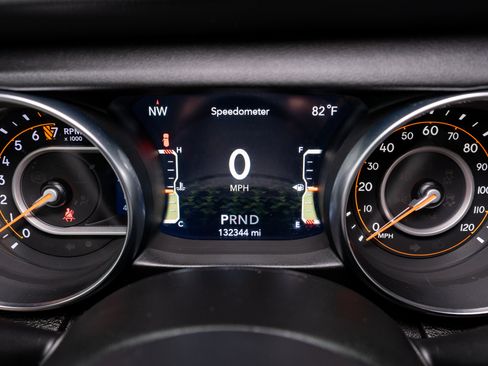 Used 2020 Jeep Wrangler Unlimited Sahara AWD/4WD image 26