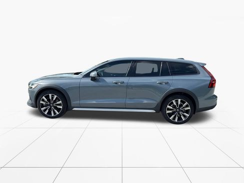 Used 2022 Volvo V60 T5 Cross Country w/ Lounge Package AWD/4WD image 4