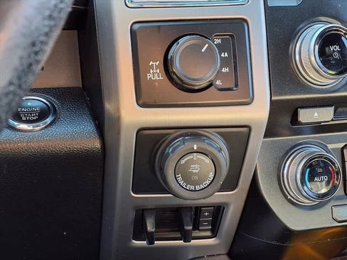 Used 2016 Ford F150 Platinum w/ Equipment Group 701A Luxury image 20