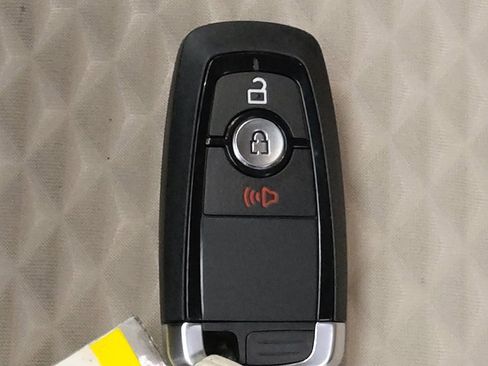 Used 2020 Ford Escape SE image 32