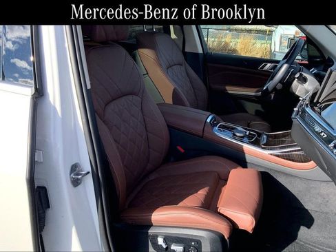 Used 2025 BMW X7 xDrive40i w/ Premium Package image 8