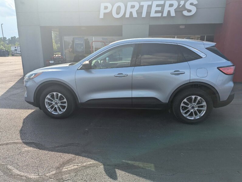 Used 2022 Ford Escape SE AWD/4WD image 2