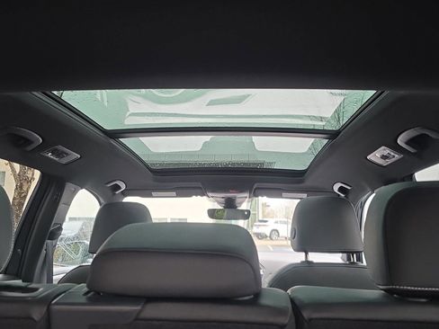 Used 2024 Volkswagen Tiguan SE R-Line image 8