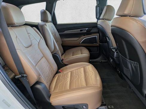 Used 2022 Kia Telluride SX w/ SX Prestige Package image 22