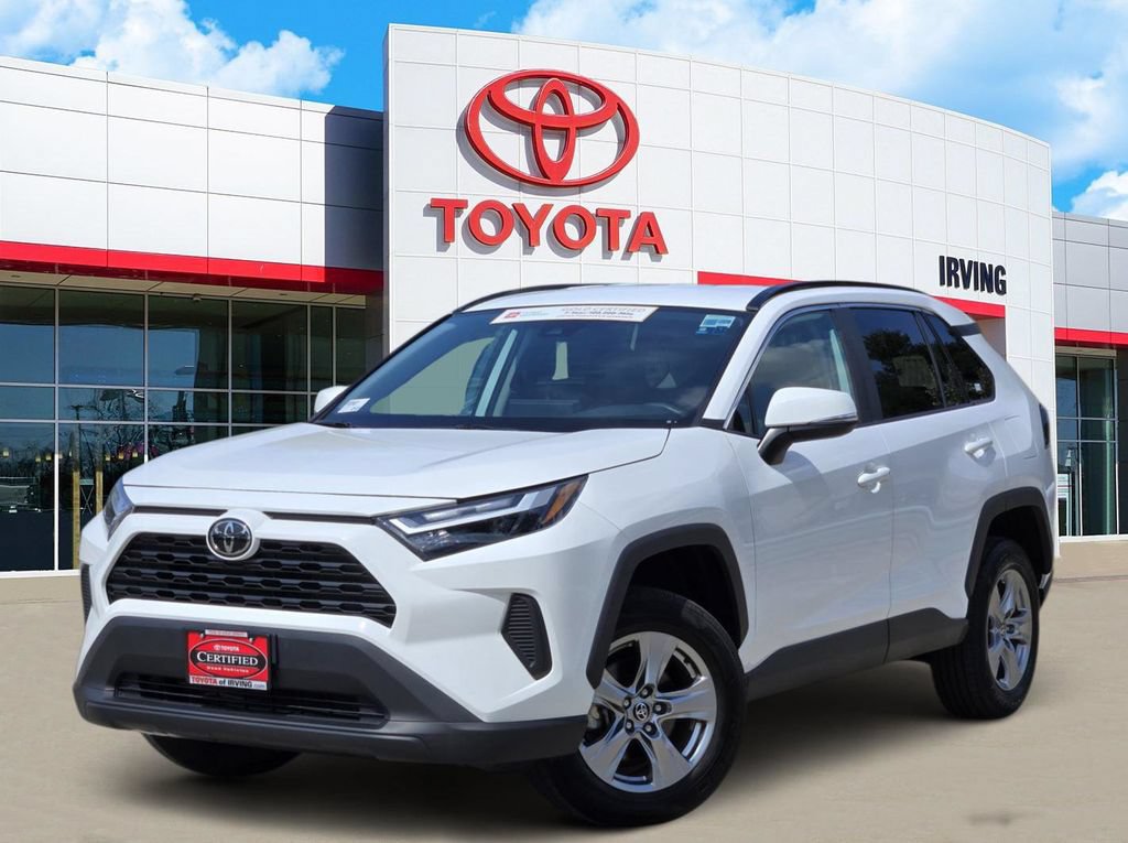 Used 2024 Toyota RAV4 XLE FWD image 1