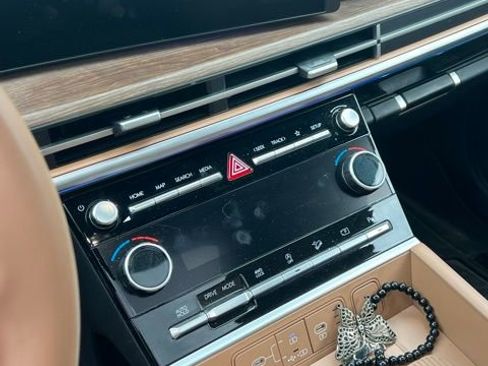 Used 2025 Hyundai Santa Fe Limited image 8