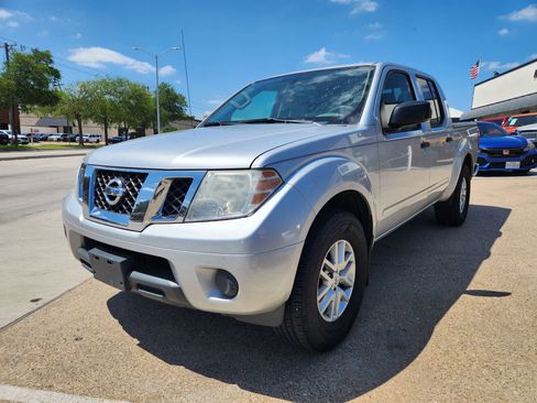 Used 2019 Nissan Frontier SV RWD image 2