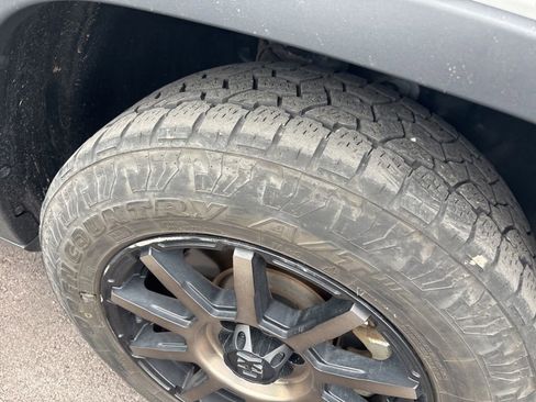 Used 2022 Jeep Cherokee Latitude Lux w/ Sun & Sound Group AWD/4WD image 9