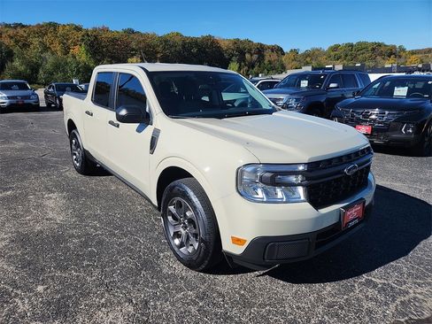 Used 2024 Ford Maverick XLT image 2