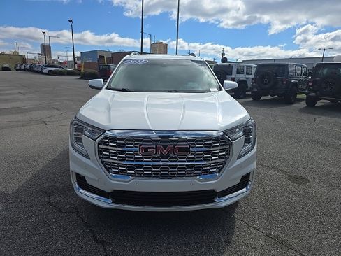 Used 2023 GMC Terrain Denali w/ Denali Premium Package image 8