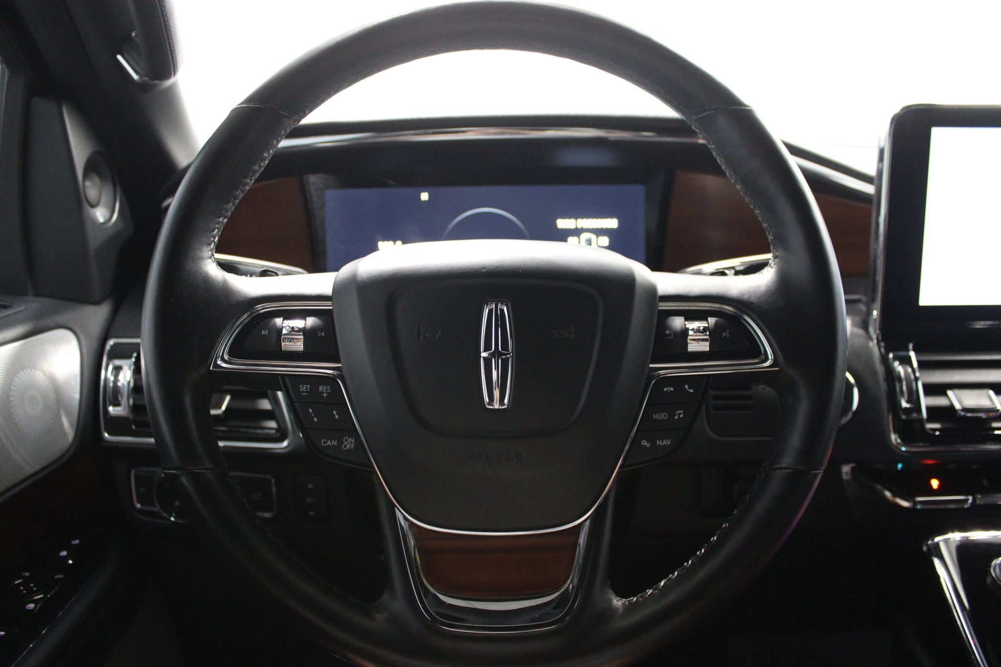 Used 2019 Lincoln Navigator Reserve AWD/4WD image 32