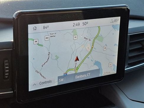 Used 2022 Ford Explorer XLT w/ Equipment Group 202A image 21