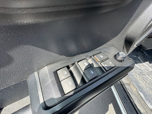 Used 2022 Toyota Tacoma SR AWD/4WD image 13