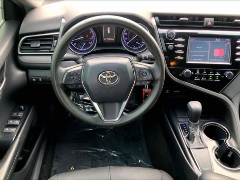 Used 2019 Toyota Camry LE image 5