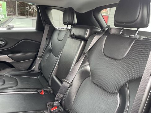 Used 2020 Jeep Cherokee Limited image 18