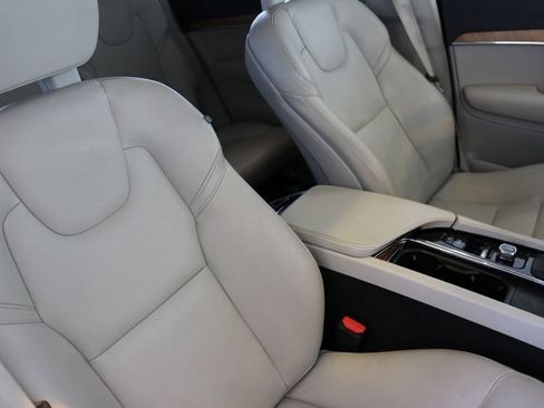 Used 2021 Volvo XC90 T6 Momentum image 41