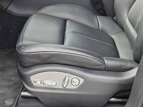 Certified 2025 Porsche Macan image 23