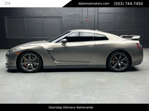 Used 2009 Nissan GT-R Premium image 3