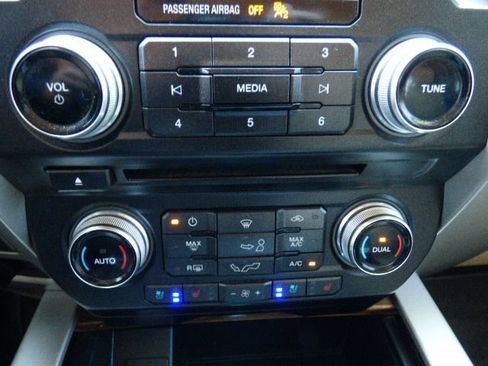 Used 2018 Ford F150 Lariat w/ Equipment Group 502A Luxury RWD image 27