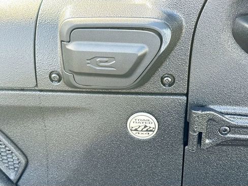 Used 2021 Jeep Wrangler Unlimited Rubicon 4xe w/ Cold Weather Group AWD/4WD image 19