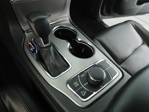 Used 2020 Jeep Grand Cherokee Limited AWD/4WD image 16