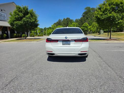 Used 2020 BMW 740i w/ Premium Package RWD image 9