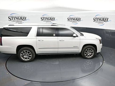 Used 2020 GMC Yukon XL Denali w/ Enhanced Security Package RWD image 25