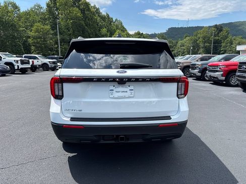 New 2026 Ford Explorer Active RWD image 6