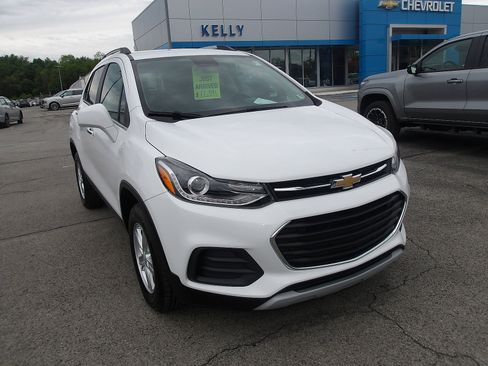 Used 2020 Chevrolet Trax LT w/ LT Convenience Package AWD/4WD image 1