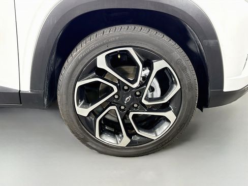 Used 2025 Chevrolet Trax RS w/ Driver Confidence Package FWD image 32