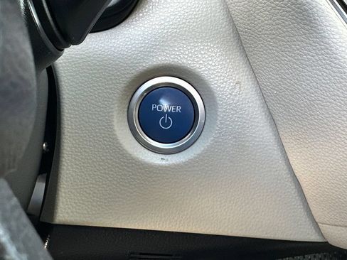Used 2021 Toyota Corolla LE FWD image 27