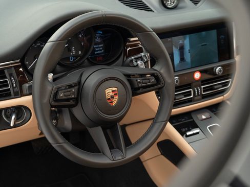 Used 2025 Porsche Macan image 22