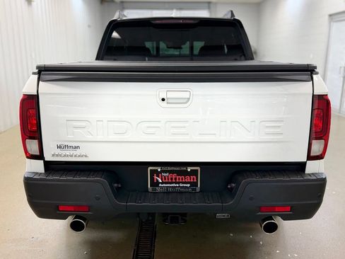 Used 2025 Honda Ridgeline Black Edition image 8