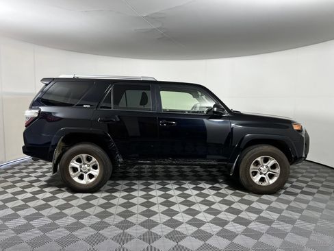 Used 2015 Toyota 4Runner SR5 AWD/4WD image 4