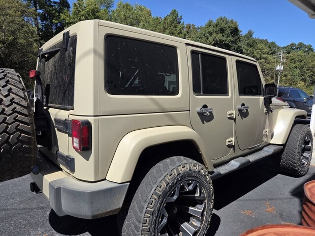 Used 2017 Jeep Wrangler Unlimited Sahara w/ Max Tow Package AWD/4WD image 5