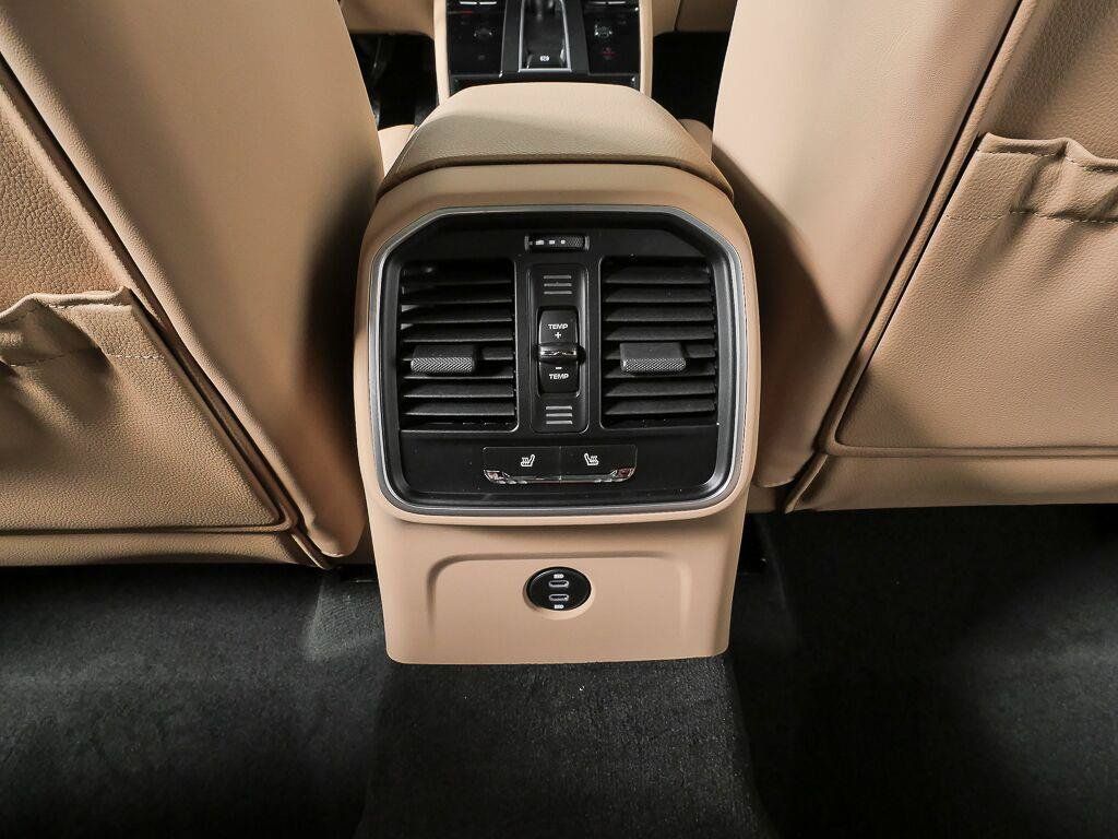 Certified 2026 Porsche Macan AWD/4WD image 20