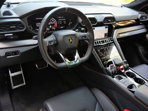 Used 2021 Lamborghini Urus AWD/4WD image 13