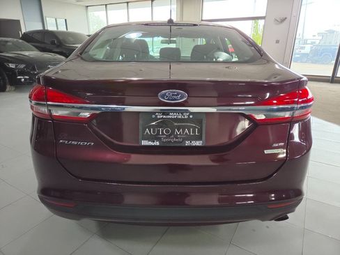 Used 2017 Ford Fusion SE w/ Fusion SE Technology Package FWD image 6