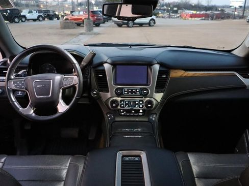 Used 2020 GMC Yukon Denali w/ Denali Premium Package image 13