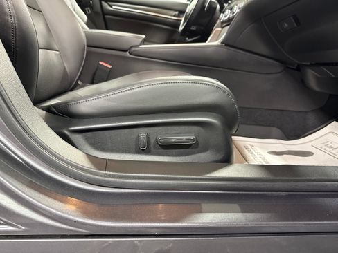 Used 2021 Honda Accord Touring image 11