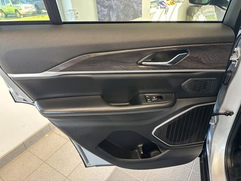 Used 2024 Jeep Grand Cherokee Limited 4xe image 17