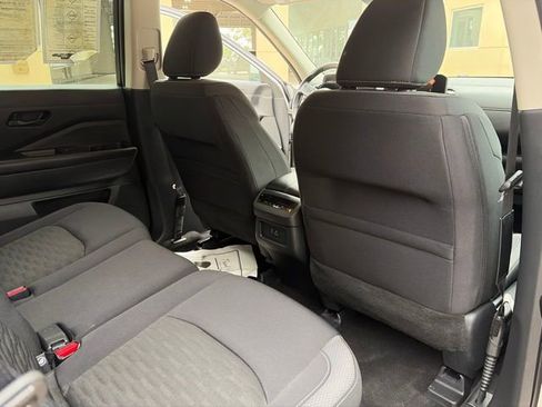 Used 2024 Nissan Pathfinder SV AWD/4WD image 10