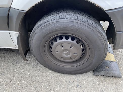 Used 2007 Dodge Sprinter 2500 image 9