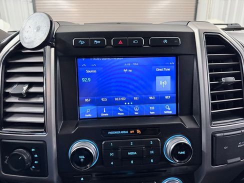 Used 2018 Ford F150 Platinum w/ Equipment Group 701A Luxury AWD/4WD image 17