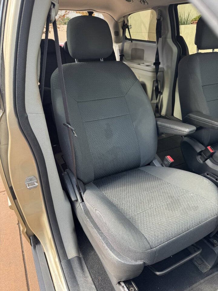 Used 2010 Dodge Grand Caravan SE w/ Climate Group FWD image 22
