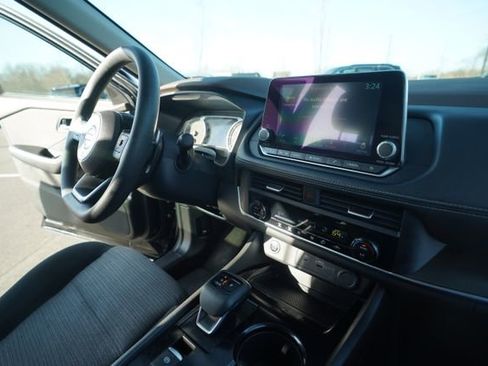 Used 2023 Nissan Rogue SV image 32